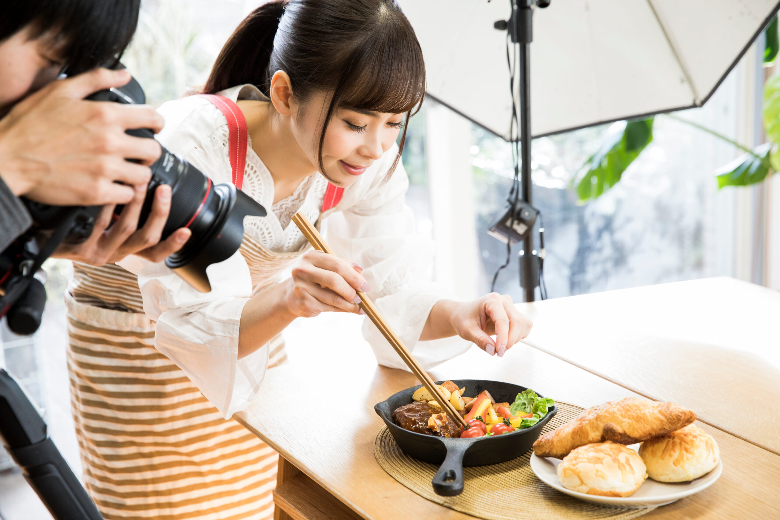 美味しそうな料理写真を撮るコツをご紹介!!】飲食店で実践できる料理撮影方法～初級・後編～ | hibana